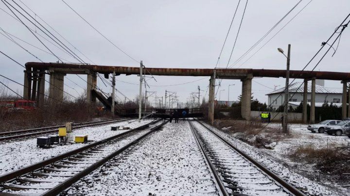 România: Trafic feroviar suspendat. O pasarelă s-a prăbușit