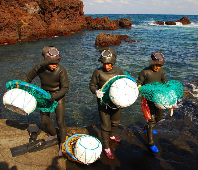 Scufundătoarele haenyeo, supranumite Sirenele Coreei de Sud. Foto: http://google-viorica.blogspot.md/