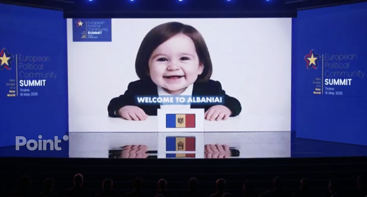 Maia Sandu, prezentată ca un bebeluș la deschiderea summitului din Albania.