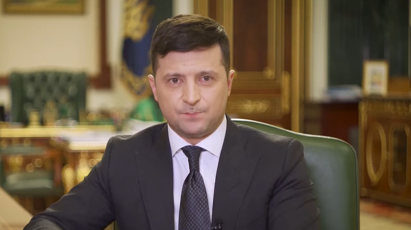 Украинский телеканал наложил на обращение Зеленского титры об убийстве.