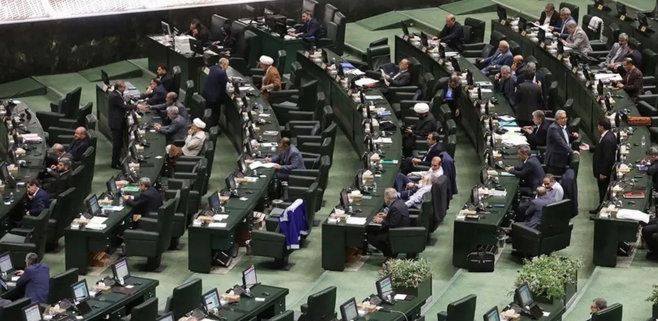 Iranul suspendă cooperarea cu AIEA.