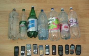 Atât spirtul, cât şi gadgeturile erau ascunse lângă camera de baie