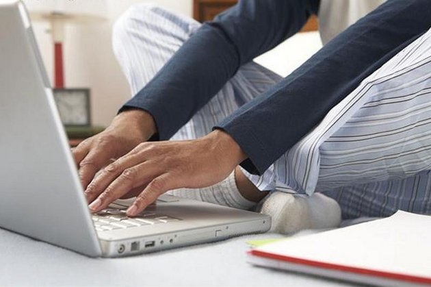 Chris Sevier, susţine că producătorul MacBook-ului său este de vină.