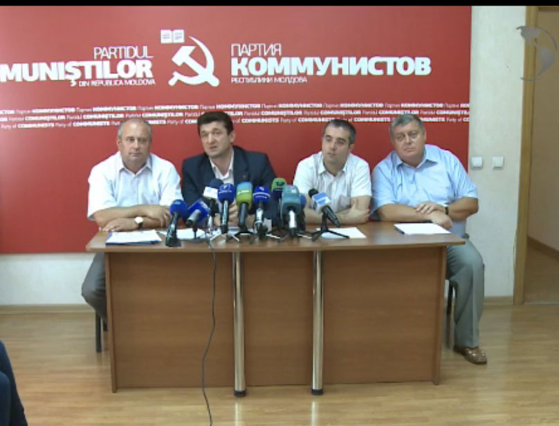 Totodată, deputații PCRM consideră că problema statutului municipiului Bălți încă nu a fost soluţionată.