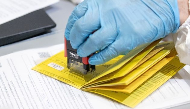 В крупнейшем венском центре вакцинации подделывали COVID-сертификаты.