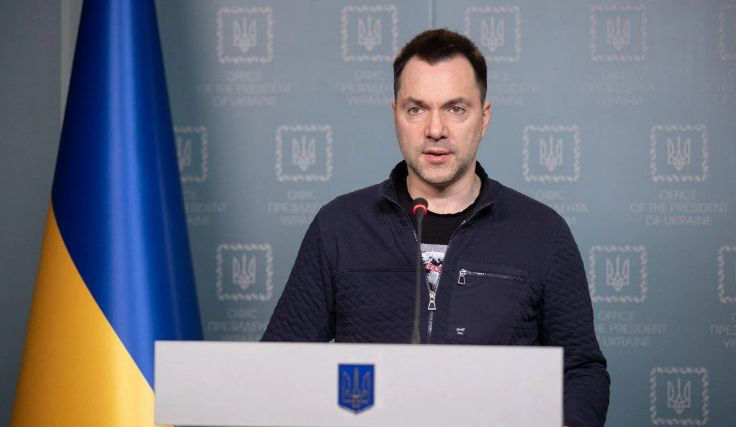 Арестович: Украине катастрофически не хватает вооружения.
