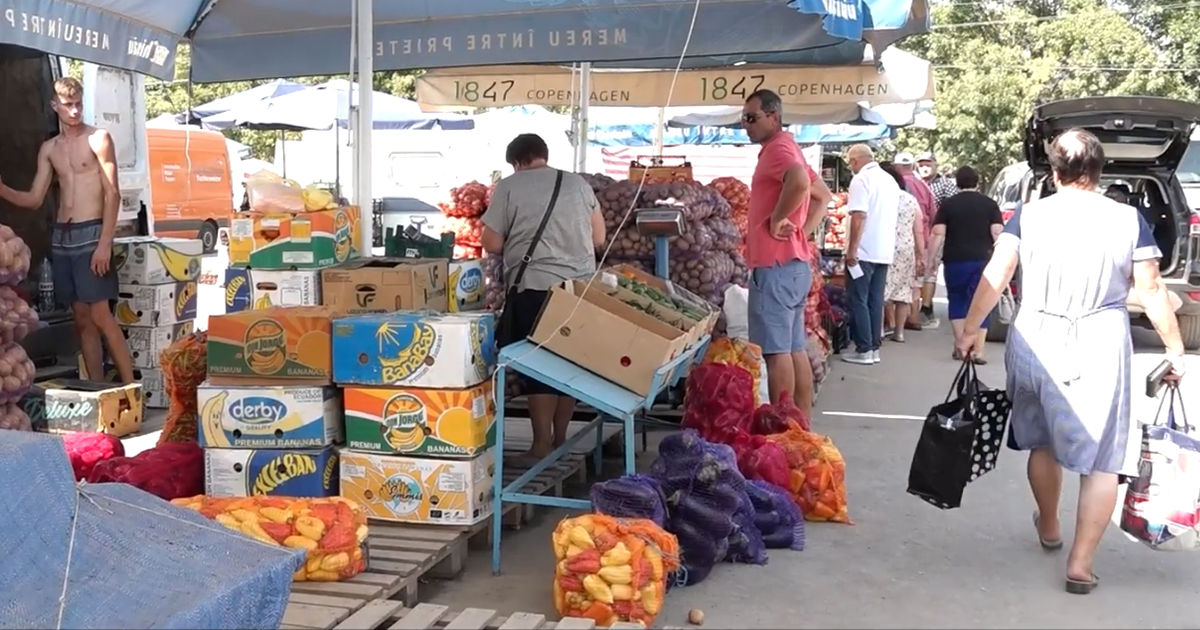 Provizii pentru iarnă: Cetățenii se plâng că produsele sunt mai scumpe.