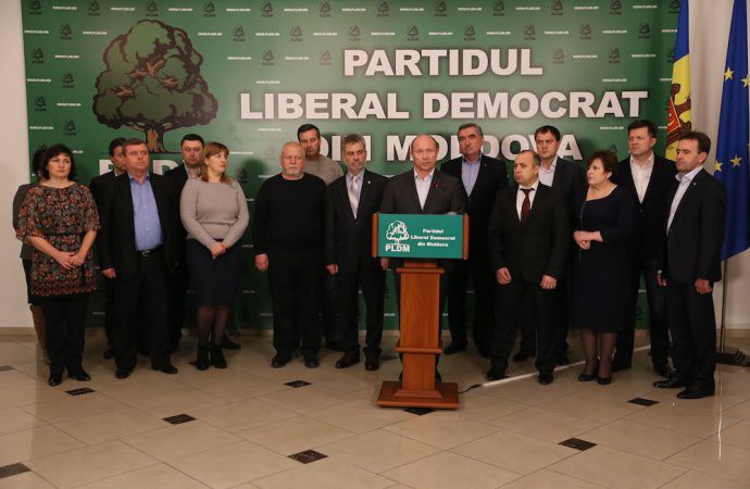 Либерально-демократическая партия поддержала уличные протесты против действующей власти.