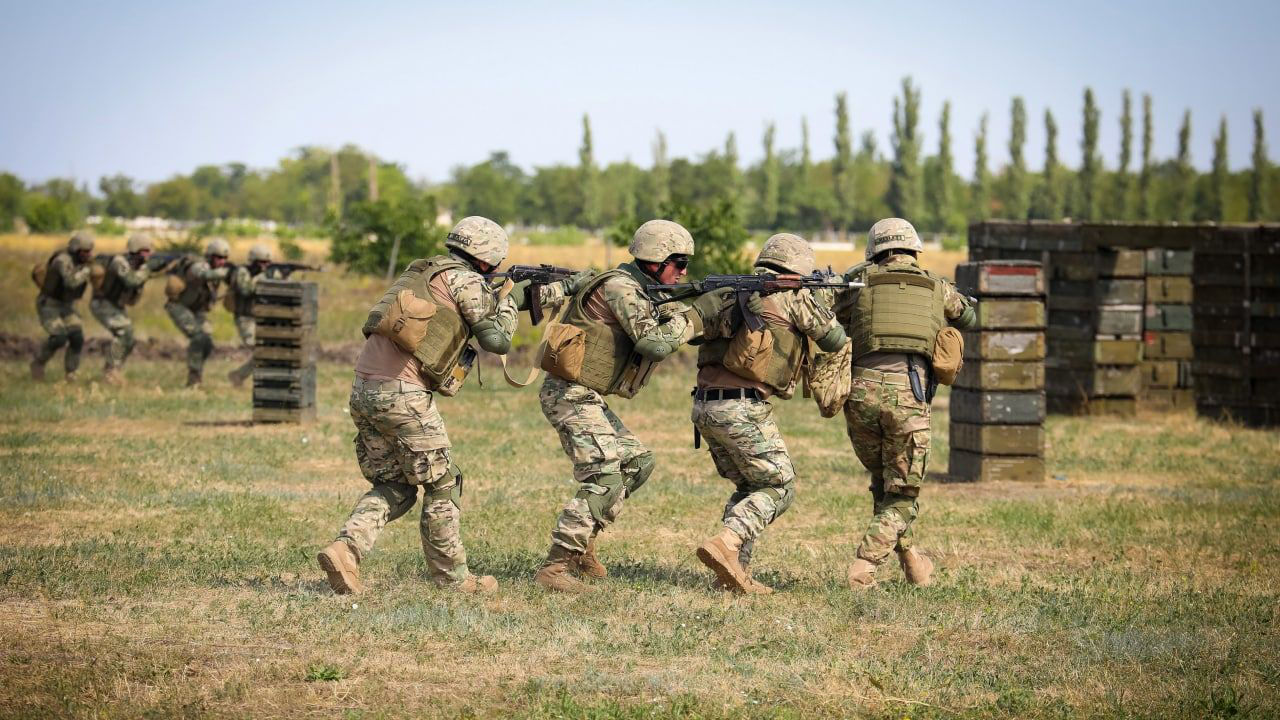 Послы ЕС согласовали создание тренировочной миссии для украинских военных.