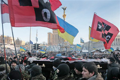 В «Правый сектор» входят такие организации, как «Тризуб», «Патриот Украины», «Белый молот» и УНА-УНСО. Фото: Ефрем Лукацкий / AP
