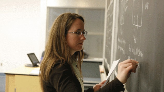 Misiune îndeplinită: Profesorii vor începe anul școlar cu salarii mai mari
