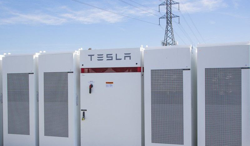 Tesla a construit cea mai mare baterie litiu-ion din lume.