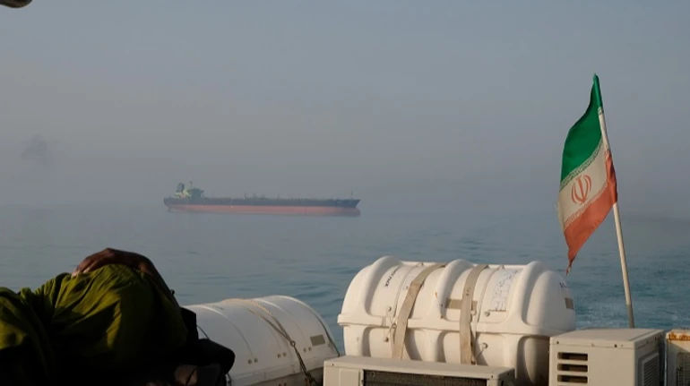 Иран срочно вывозит нефть после угроз Трампа ввести блокаду портов.