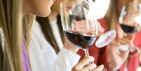 Вино было признано продуктом питания в нашей стране и его можно будет купить в магазинах и после 22.00. 
