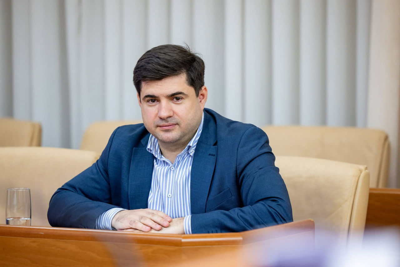 Кожухарь объяснил, почему после заявления об отставке продолжает руководить АПС.