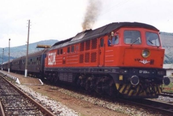 Un tren pentru lucrari de restabilire a fost directionat la Giurgiulesti pentru a repune vagoanele pe sine.