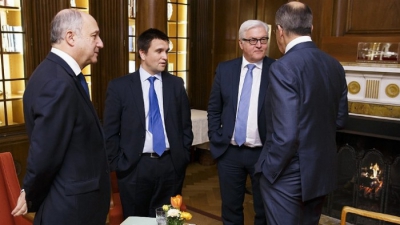 Pentru soluţionarea conflictului din estul Ucrainei, cele două părţi trebuie să-şi retragă, de urgenţă, armamentul greu după linia de demarcaţie stabilită anul trecut, la Minsk.
