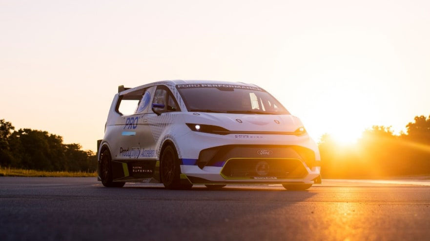 Ford выпустил 2000-сильный электрический фургон для гонок.