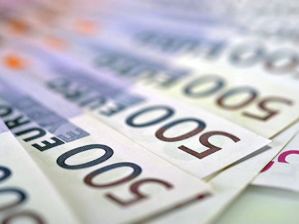 Euro ar putea atinge cel mai scăzut nivel din ultimii 15 ani. 