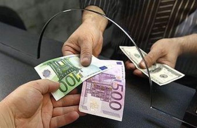 Средняя сумма одного денежного перевода составила $272 против $462 годом ранее. Фото: pan.md
