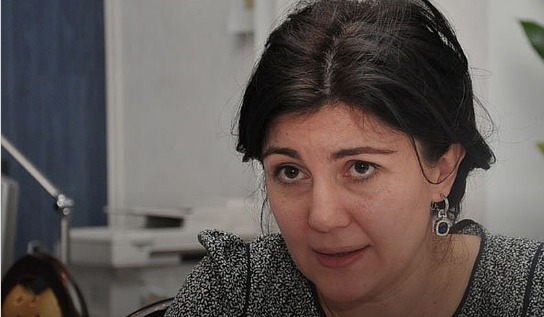За домом кандидата в мэры Кишинева Сильвии Раду ежедневно ведут слежку.