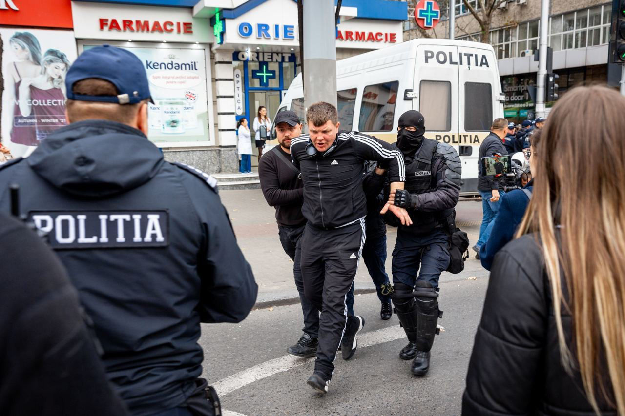 Полиция: Вчерашнюю акцию протеста нельзя назвать мирной.