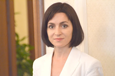 На вопрос о судьбе "Истории румын" в Молдове Майя Санду ответила уклончиво, заявив, что ей необходимо посоветоваться с коллегами.
