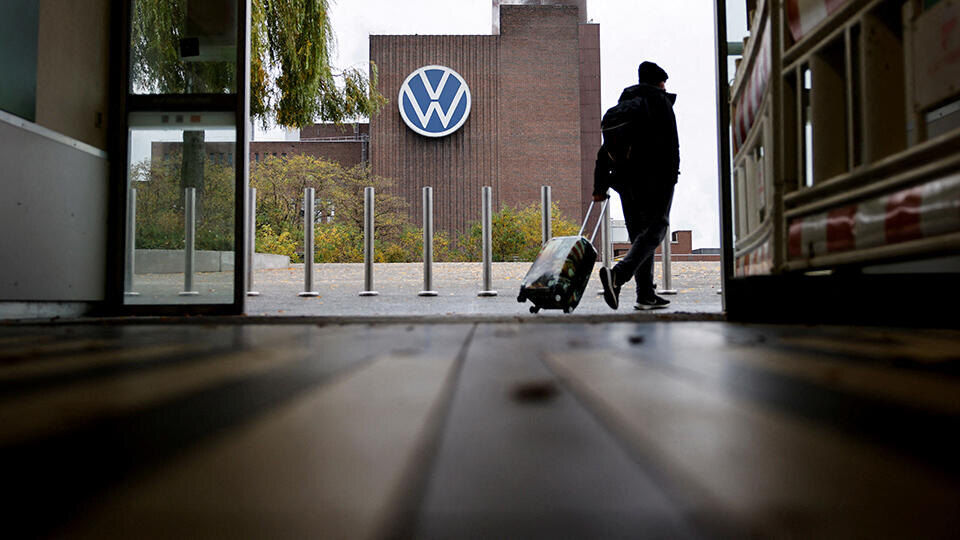 Volkswagen nu va închide nicio fabrică, dar va reduce 35.000 de locuri de muncă.