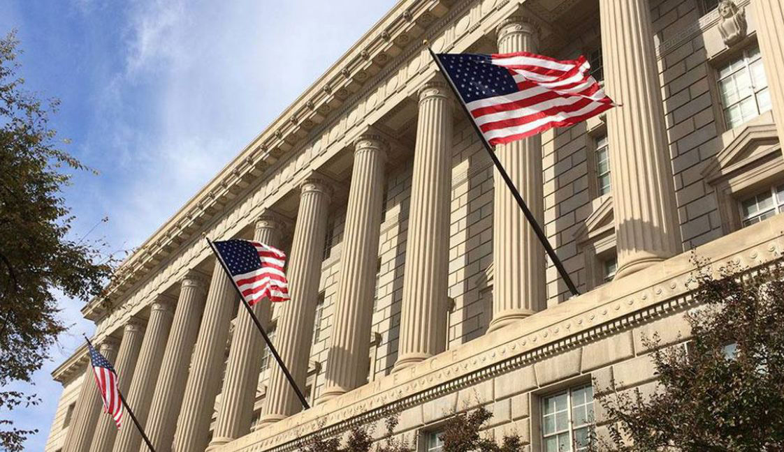 США ввели санкции против судей, следователя и замминистра России.