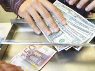 Leul românesc este cotat cu 3 lei şi 36 de bani, iar rubla rusească a scăzut cu un ban şi valorează 37 de bani.