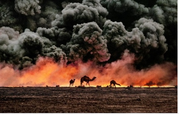 Боевики «Исламского государства» подожгли нефтяные скважины.
