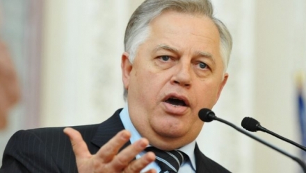 Bătaie în Rada Supremă de la Kiev. Liderul Partidului Comunist din Ucraina, Piotr Simonenko a fost luat la pumni chiar la tribuna parlamentului.