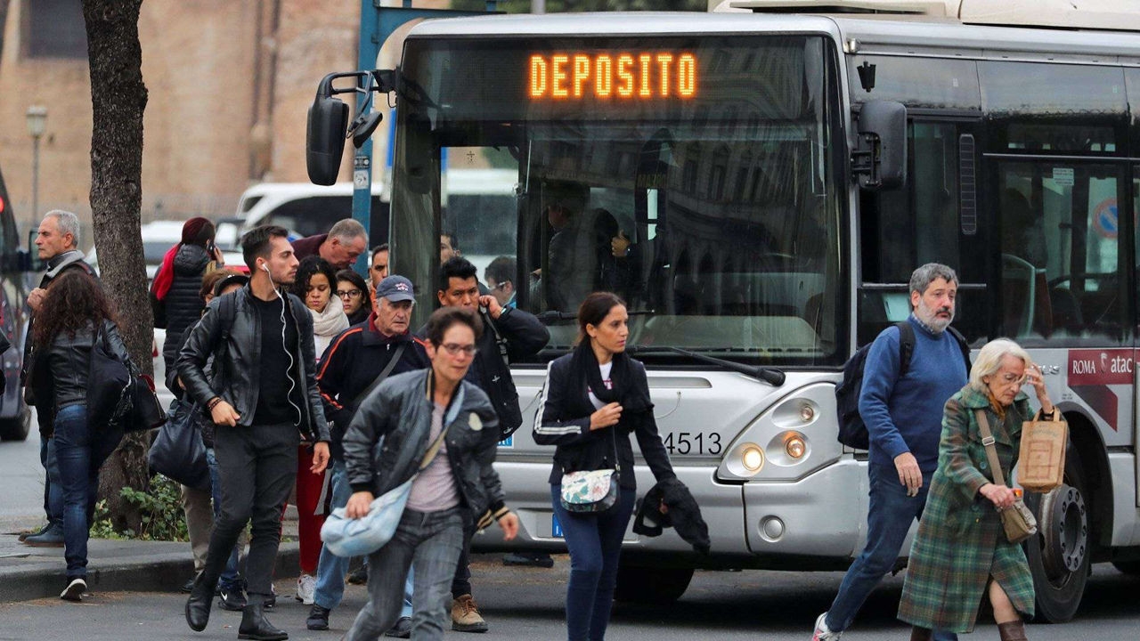 O grevă de amploare a angajaților din transportul public se organizează vineri în Italia.