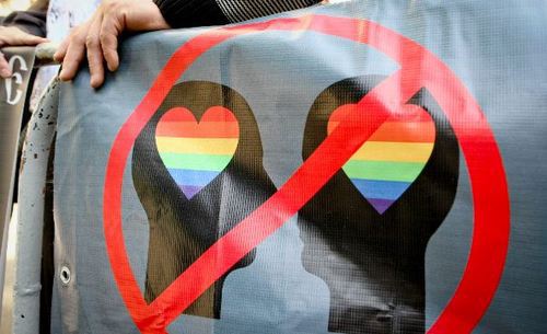 По мнению активиста, принятый в прошлом году закон нарушает его право на свободу выражения.  Фото: gorod.lv