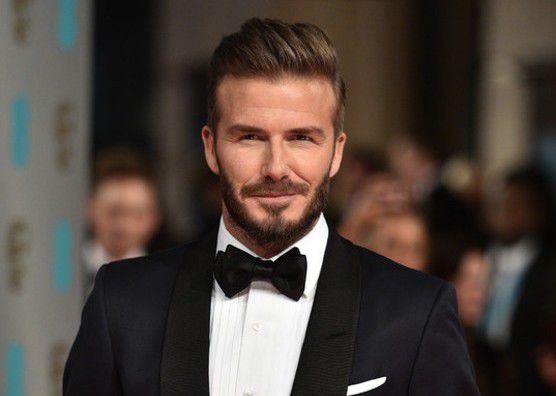 Fostul fotbalist englez David Beckham a fost desemnat de revista People cel mai sexy bărbat în viaţă pe anul 2015.