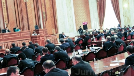 Правительство послало в Постоянное бюро Парламента законопроекты о сельскохозяйственном налоге и индексации пособий соцстрахования.