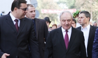 Президент страны должен уже завтра назначить кандидата на пост премьер-министра. 