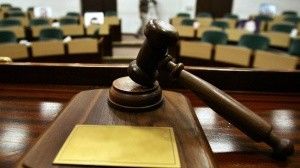 Franța: Un individ, achitat pentru violul unei fetițe de 11 ani