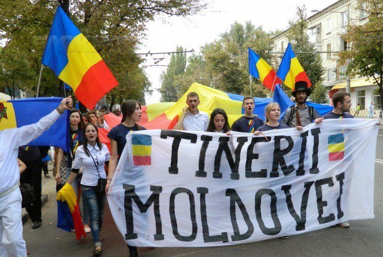 Движение Tinerii Moldovei организует различные акции в поддержку идеи объединения. Фото: timpul.md