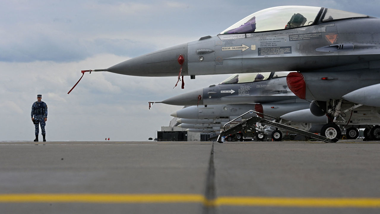 Пентагон подтвердил, что США будут обучать украинцев на F-16.