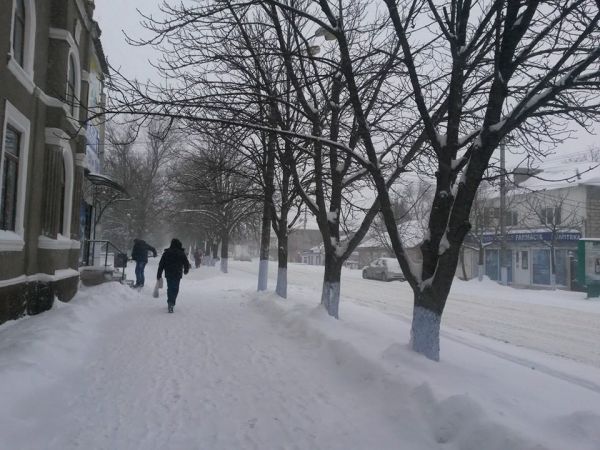 Очистить улицы Комрата от снега спецтехника смогла лишь за три дня непрерывной работы.