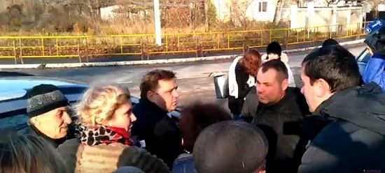 Андрей Нэстасе, которому не дали сказать ни слова, был вынужден срочно ретироваться.
