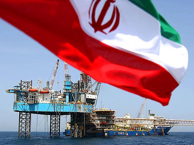 Иран готов увеличить экспорт нефти на 500 тысяч баррелей в сутки.
