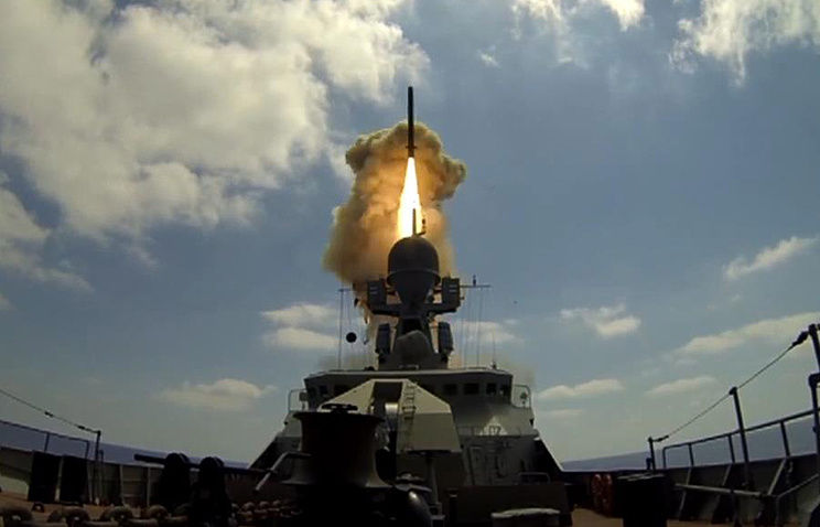Подводная лодка "Краснодар" ВМФ России осуществили пуски четырех крылатых ракет "Калибр".