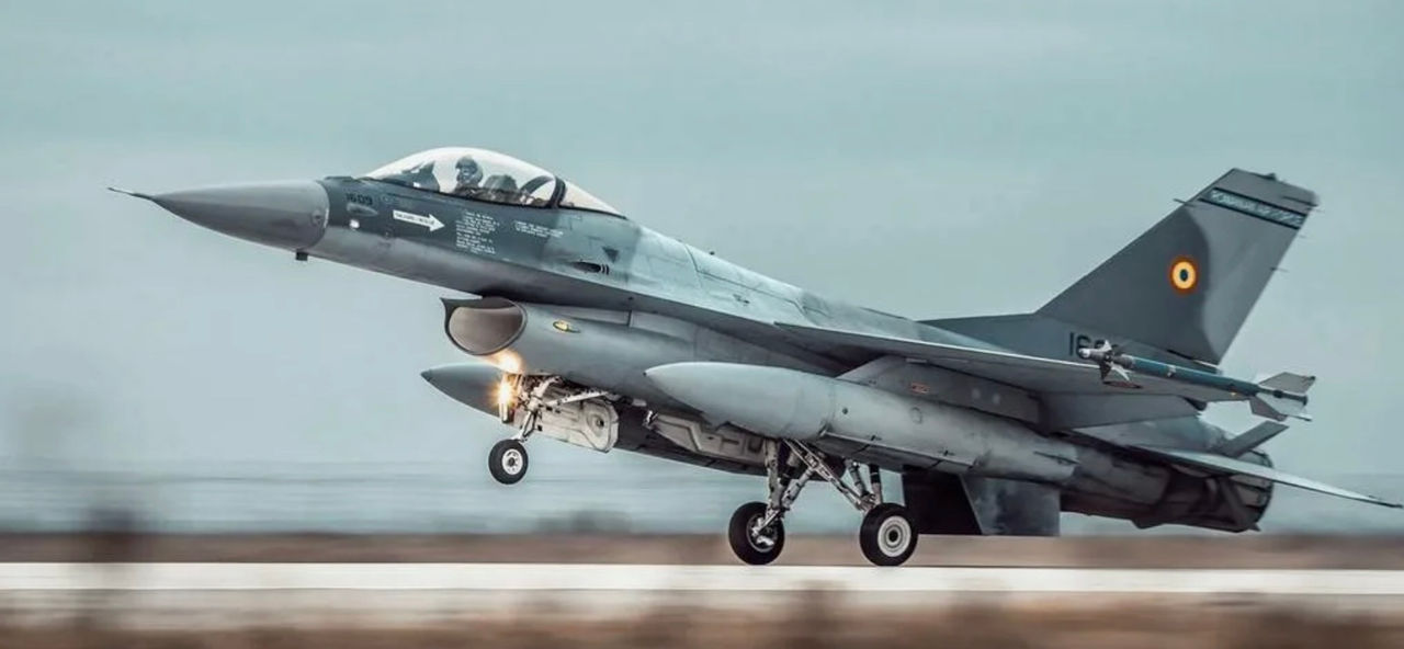 România a ridicat în aer două avioane de vânătoare F-16 în urma atacurilor Rusiei asupra Ucrainei.
