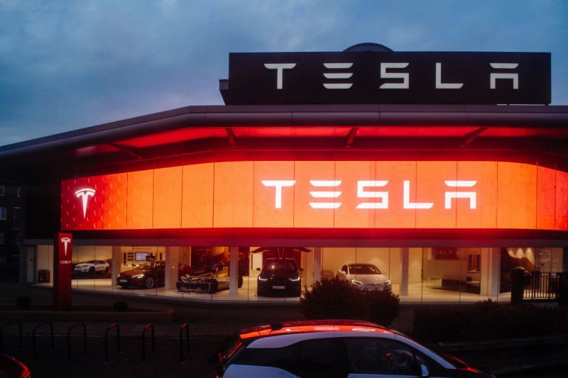 Tesla переходит к выпуску аппаратов искусственной вентиляции легких.