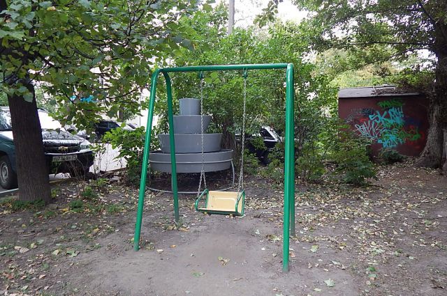 В Крыму ребенка убило упавшими качелями.