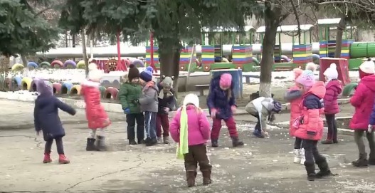 Пожарные также проверили наличие огнетушителей и гидрантов.