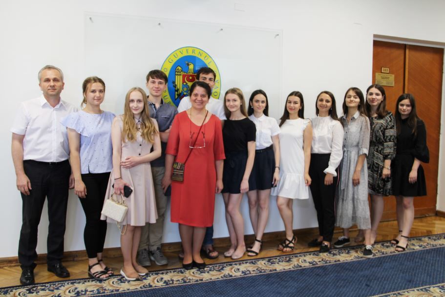 Министр образования встретилась с лучшими выпускниками. 