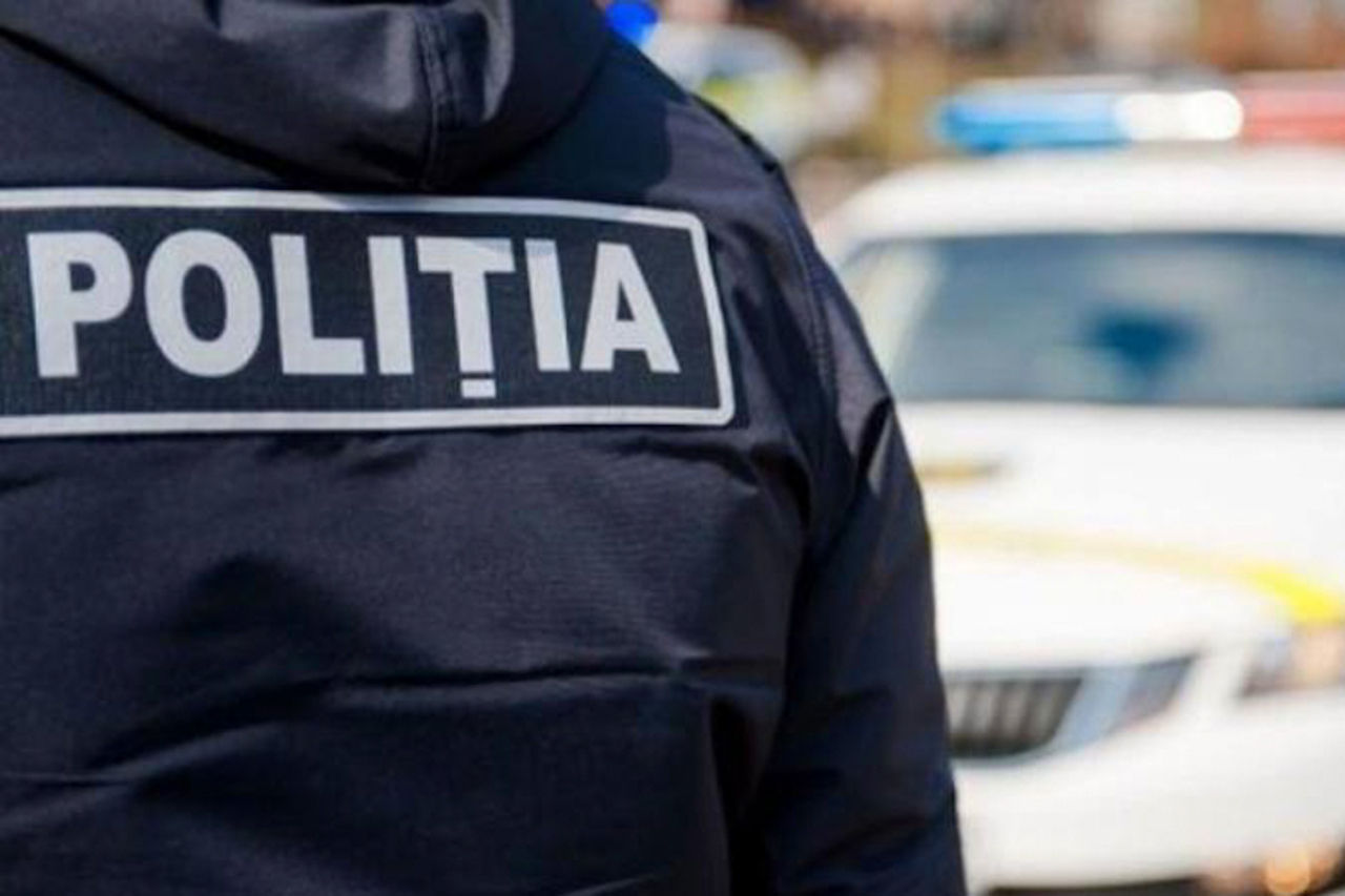 Двое полицейских из Кишинёва получили тюремные сроки за коррупцию.